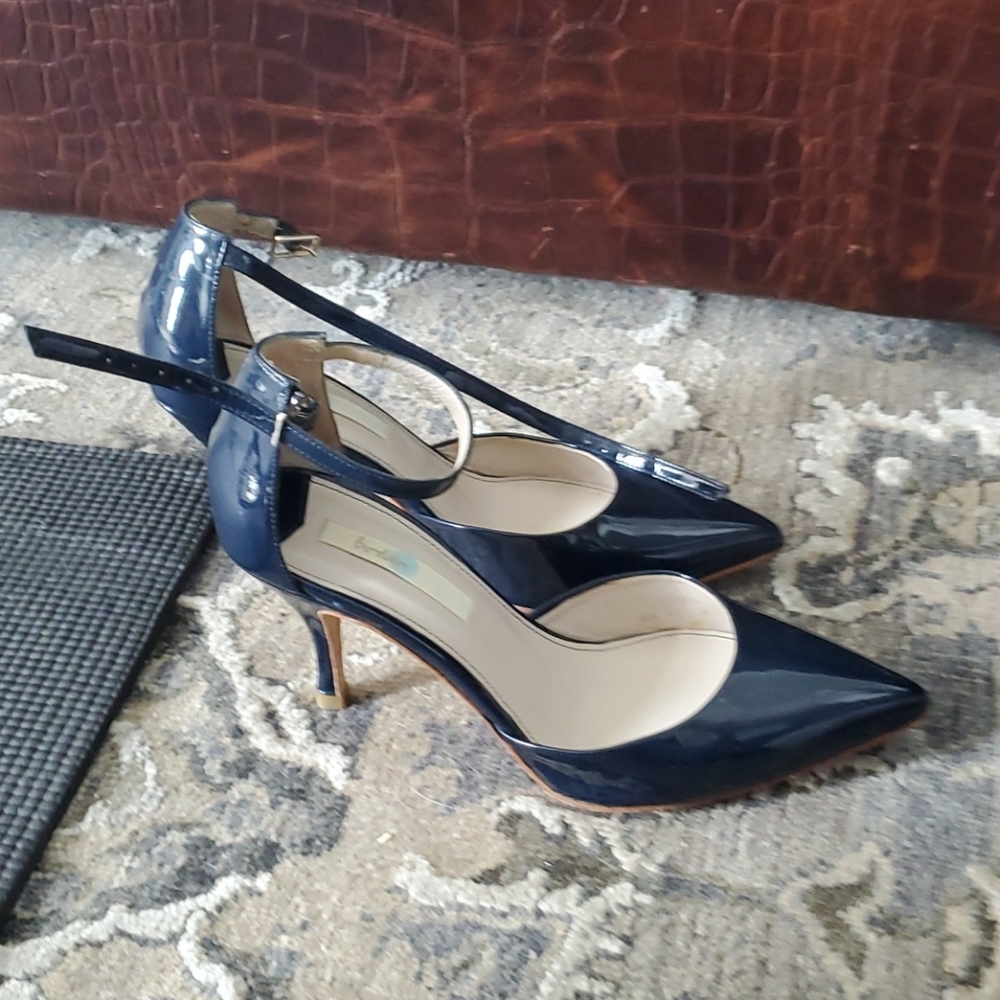 Shoes - Picture 4 of 4